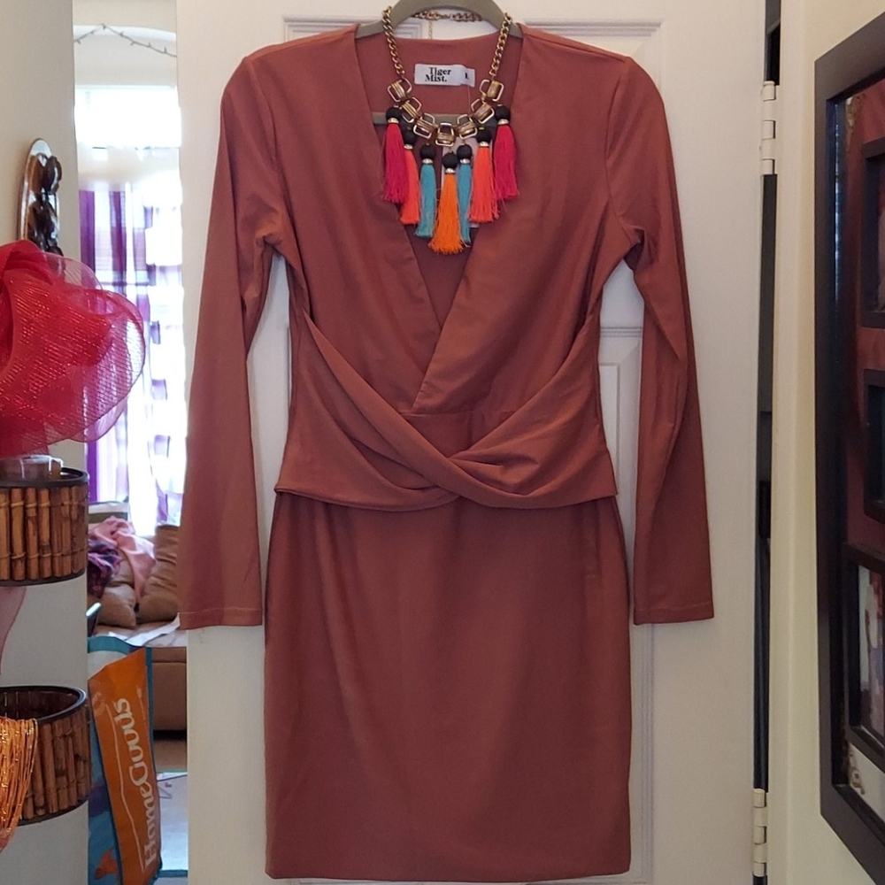 Dress - Picture 2 of 9